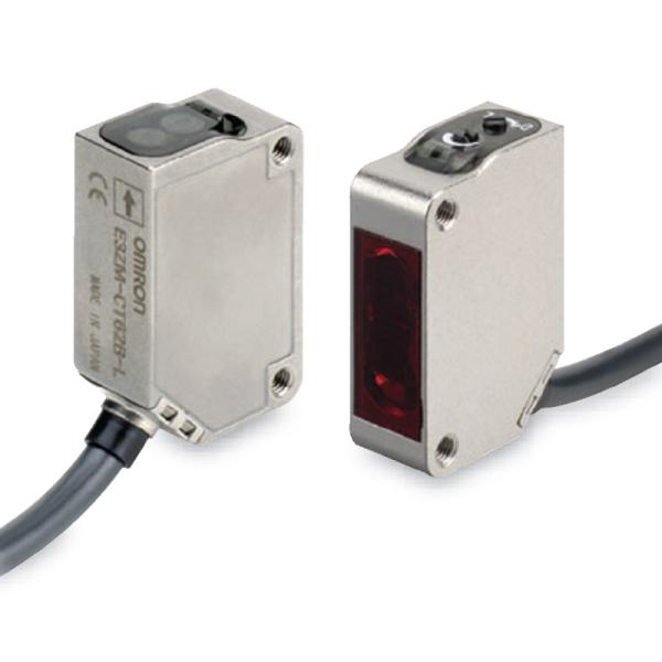 Cảm biến quang Omron E3ZM-CL84X 5M